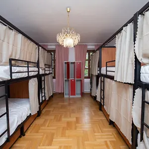 Albergue Women's Only - Female Only